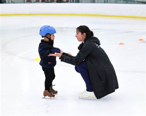 Enroll children in Northbrook Park District’s Skating School.